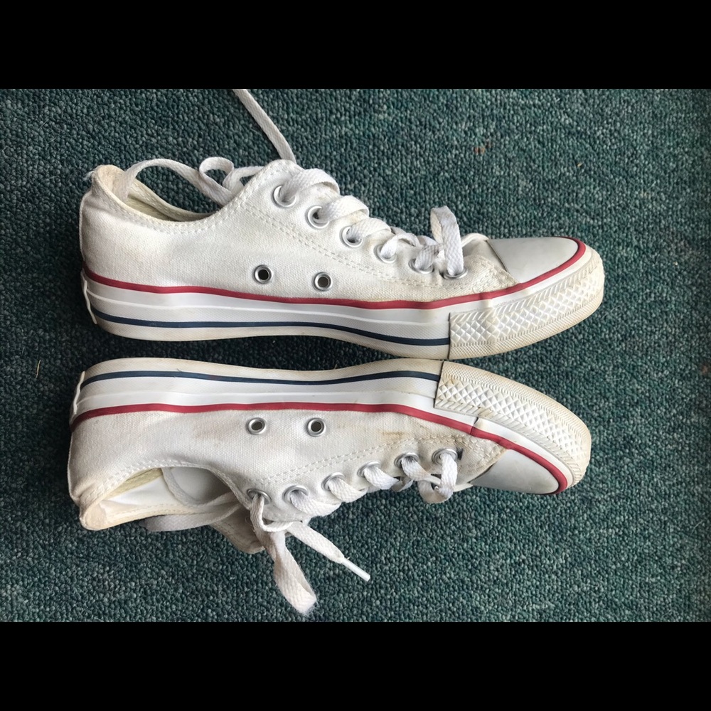 Women’s converse / chuck Taylor’s red white blue